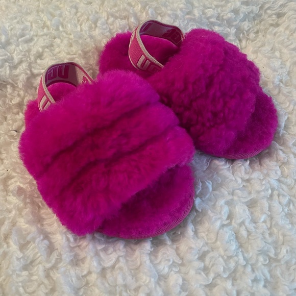 Toddler ugg fluff yeah slides - Picture 1 of 2